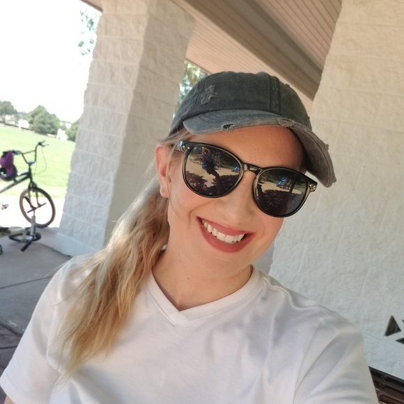 Meet your Posher, Chelsea - Picture 2 of 2